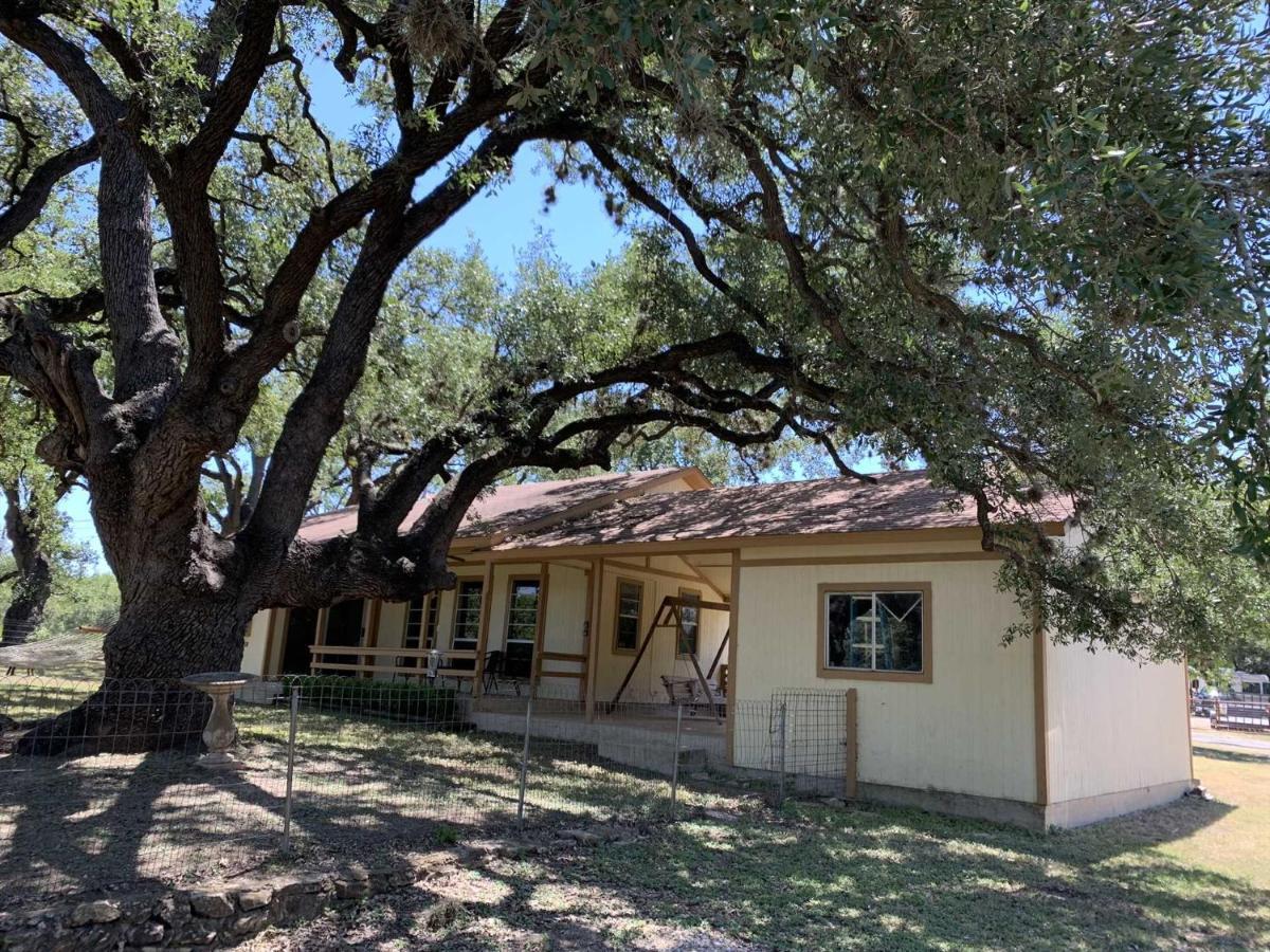 Lambert Park On Medina River Hotel Bandera Exterior photo